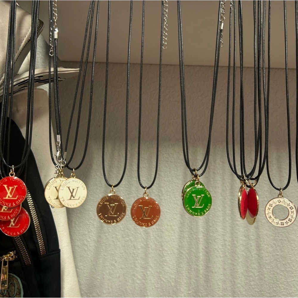 Necklaces - Picture 3 of 4